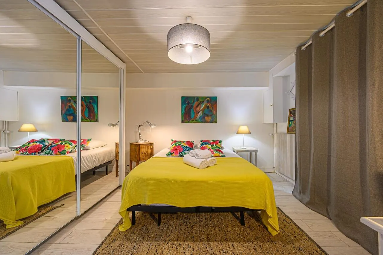 Sous Les Palmiers - Charmant Appartement Avec Terrasse فان 0*,