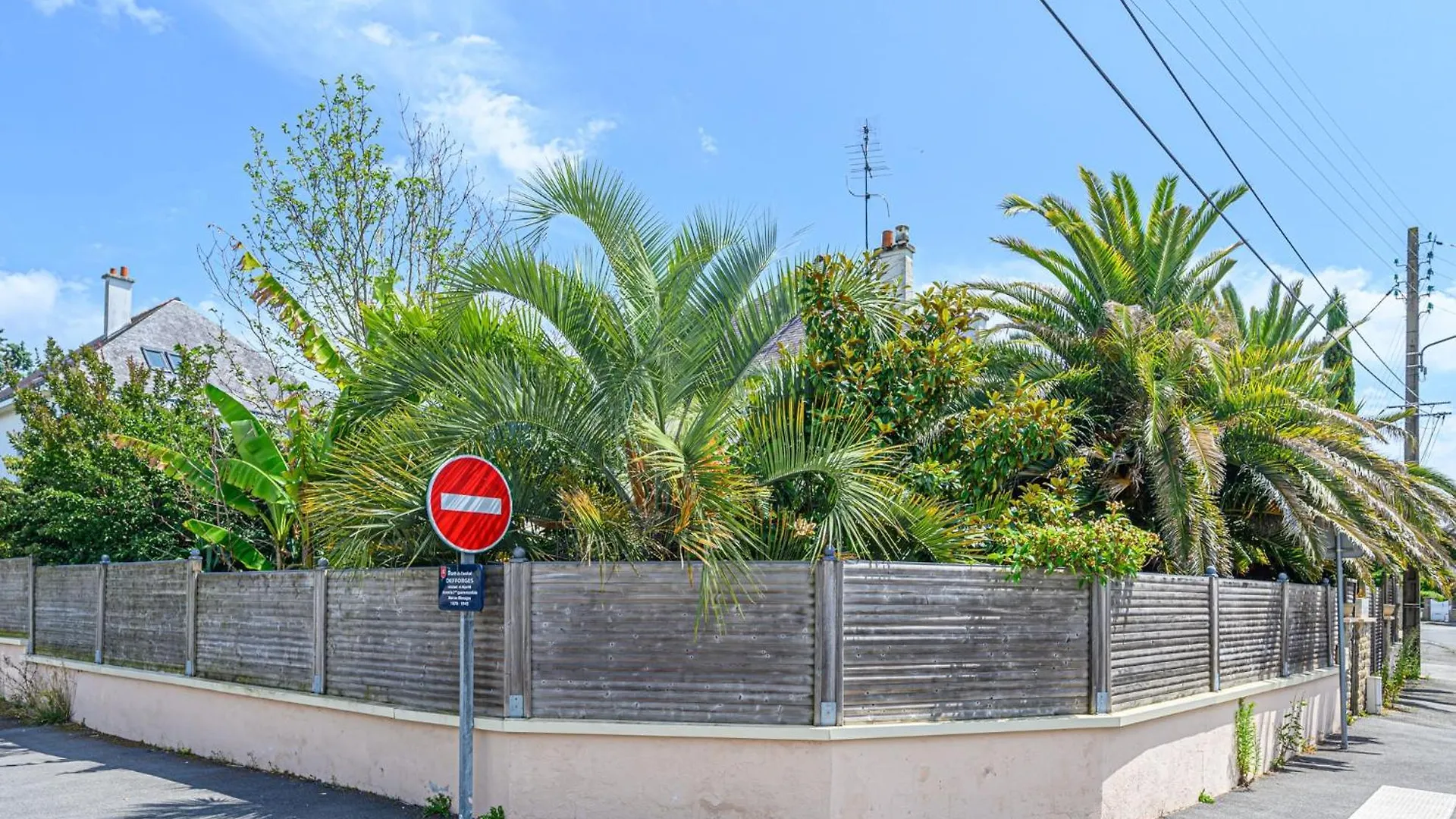 Sous Les Palmiers - Charmant Appartement Avec Terrasse فان